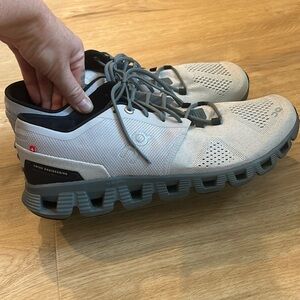 Never Worn Men’s ON Cloud X Glacier/Olive sz 10